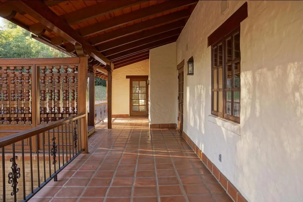 https://cdn.realtyfeed.com/cdn/127/306595694/cb447677dd8d348ee4adbca3fb64fdb8.webp