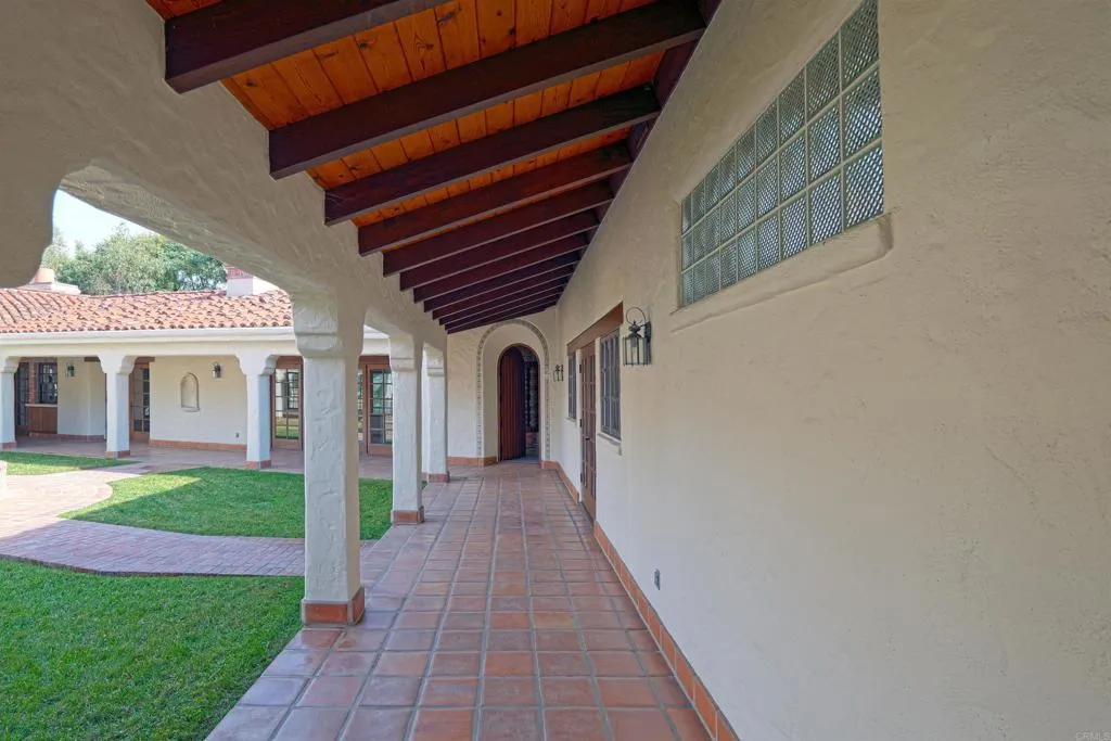 https://cdn.realtyfeed.com/cdn/127/306595694/cffd7196d9757c3efe33152805fb3e79.webp