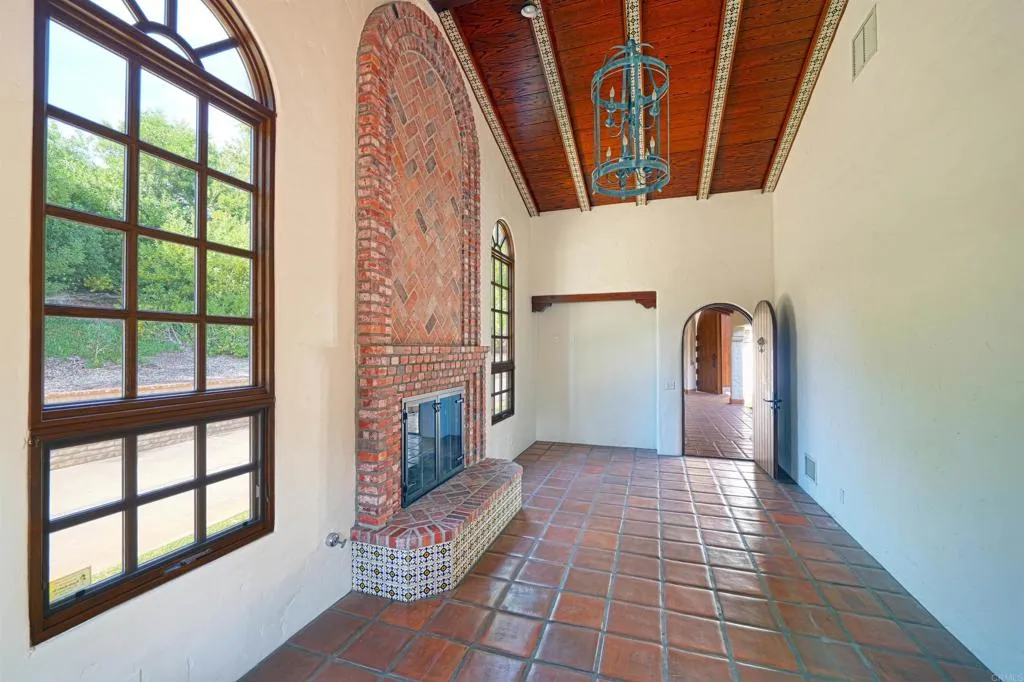 https://cdn.realtyfeed.com/cdn/127/306595694/fc4abf15bd3f82cacdb3741e3093fc46.webp