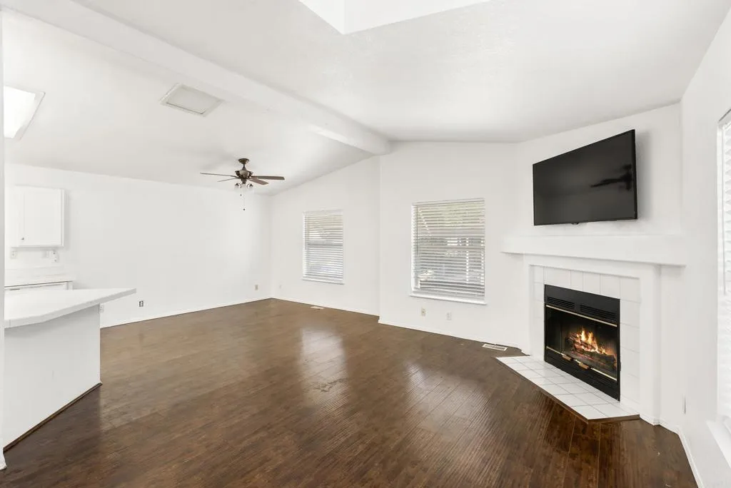https://cdn.realtyfeed.com/cdn/127/306595765/895d6691340f19128128ee971c72ed3a.webp