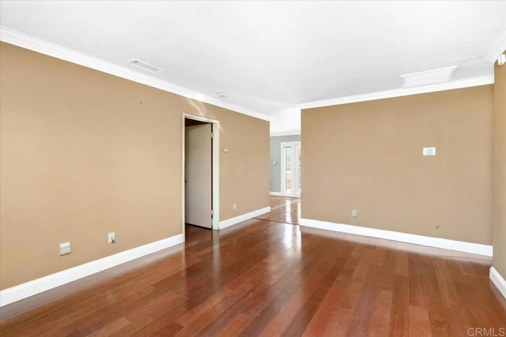 https://cdn.realtyfeed.com/cdn/127/306595869/106d057b67e6e6d112cf5fc1f25547db.webp