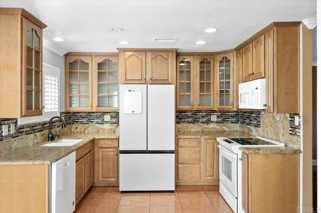https://cdn.realtyfeed.com/cdn/127/306595869/cf29e36424bd4a235fd33d426397ccdc.webp