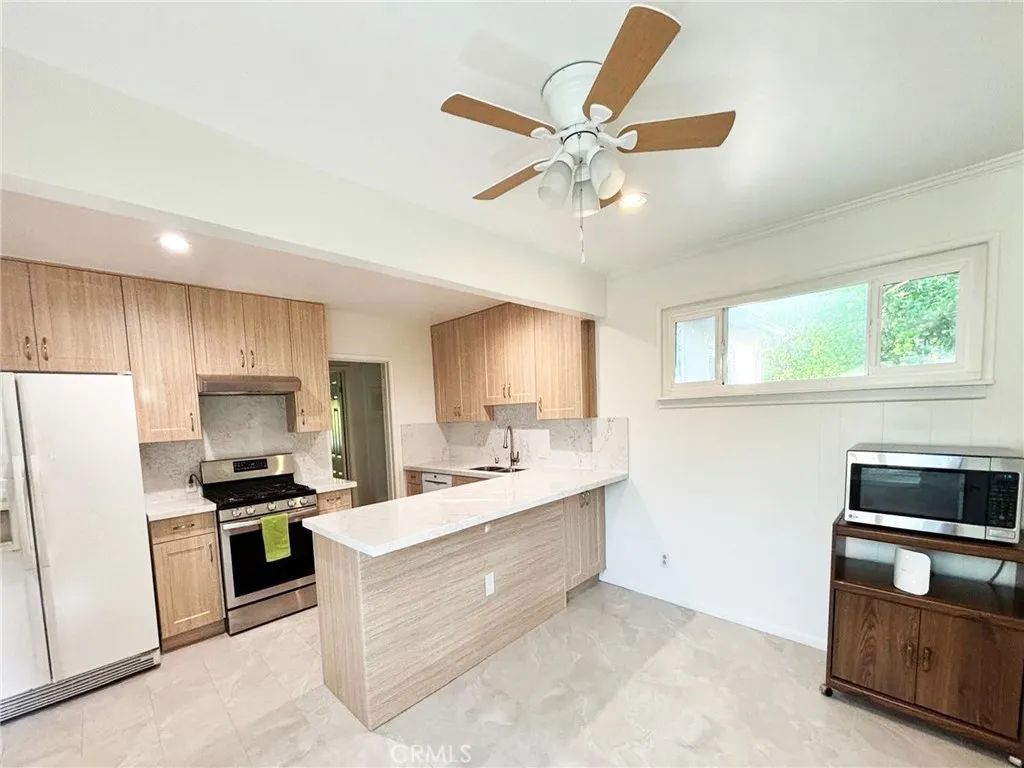 8831 Murietta, Panorama City, CA 91402 - Photo 5 of 18, Panorama City, CA