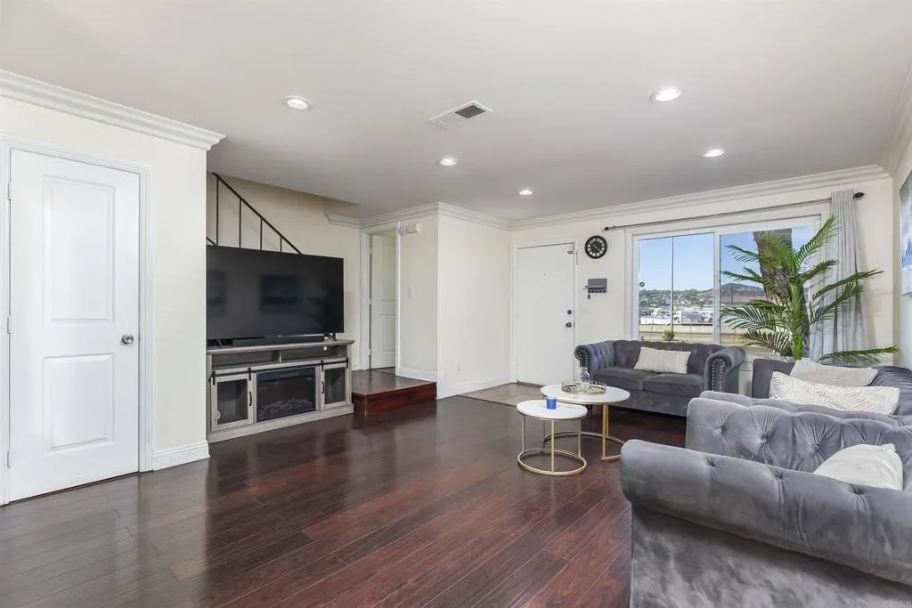 Photo #8: PTP2508849 Listing: Photo #8