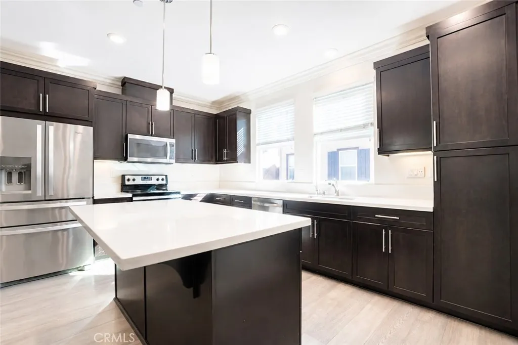 https://cdn.realtyfeed.com/cdn/127/306596122/123e4b7ba672bf2dd7323324871ab893.webp