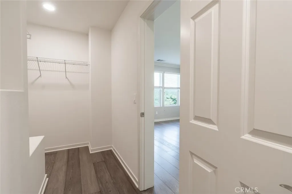 https://cdn.realtyfeed.com/cdn/127/306596122/895c2e3bae7a902602ab03fe14f116d5.webp