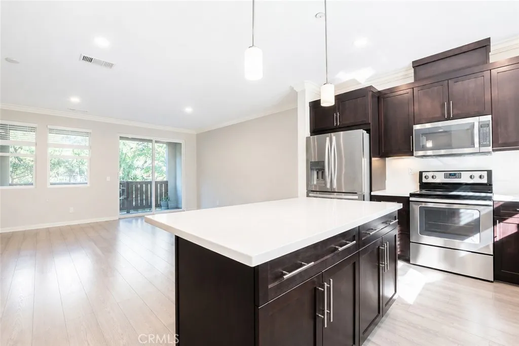 https://cdn.realtyfeed.com/cdn/127/306596122/95e2c4a51bcd60637937d4a1c06557cc.webp