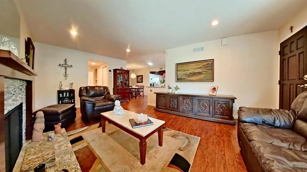 https://cdn.realtyfeed.com/cdn/127/306596161/0978b272864ef8016a4cf457430446ac.webp