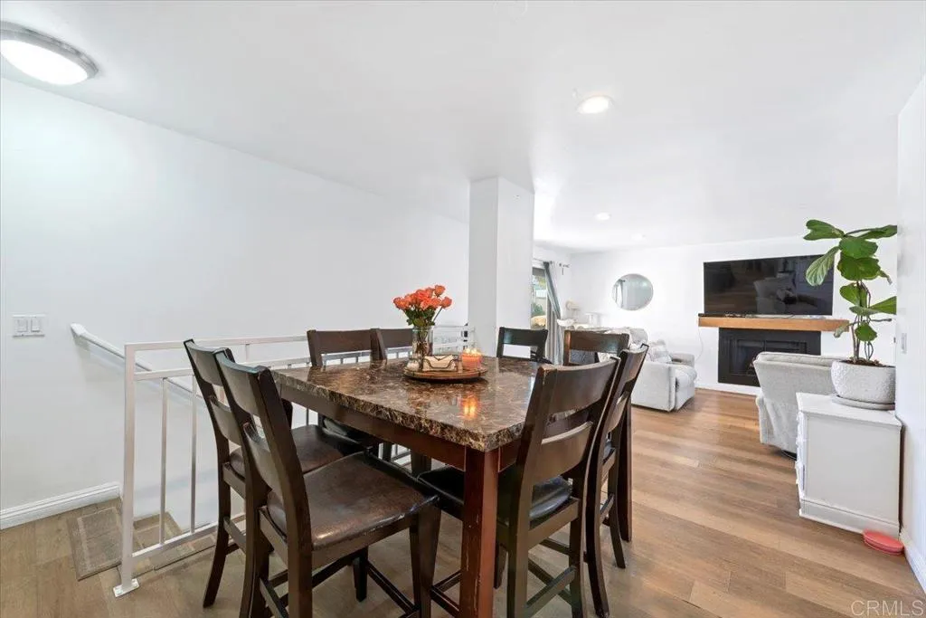 https://cdn.realtyfeed.com/cdn/127/306596189/49934b2de1f9937e4928f1535cd39815.webp