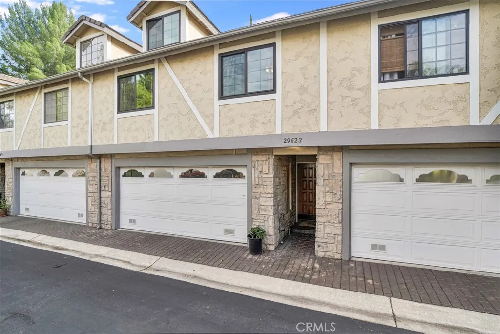 Agoura Hills, CA 91301