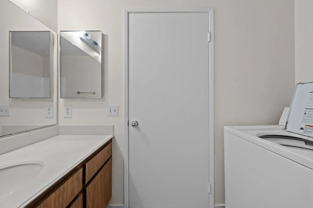 https://cdn.realtyfeed.com/cdn/127/306596414/c0ae14c493a7027aef13a1f8cdd80286.webp