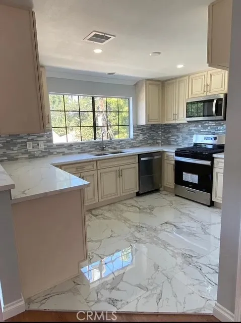 Woodland Hills, CA 91316