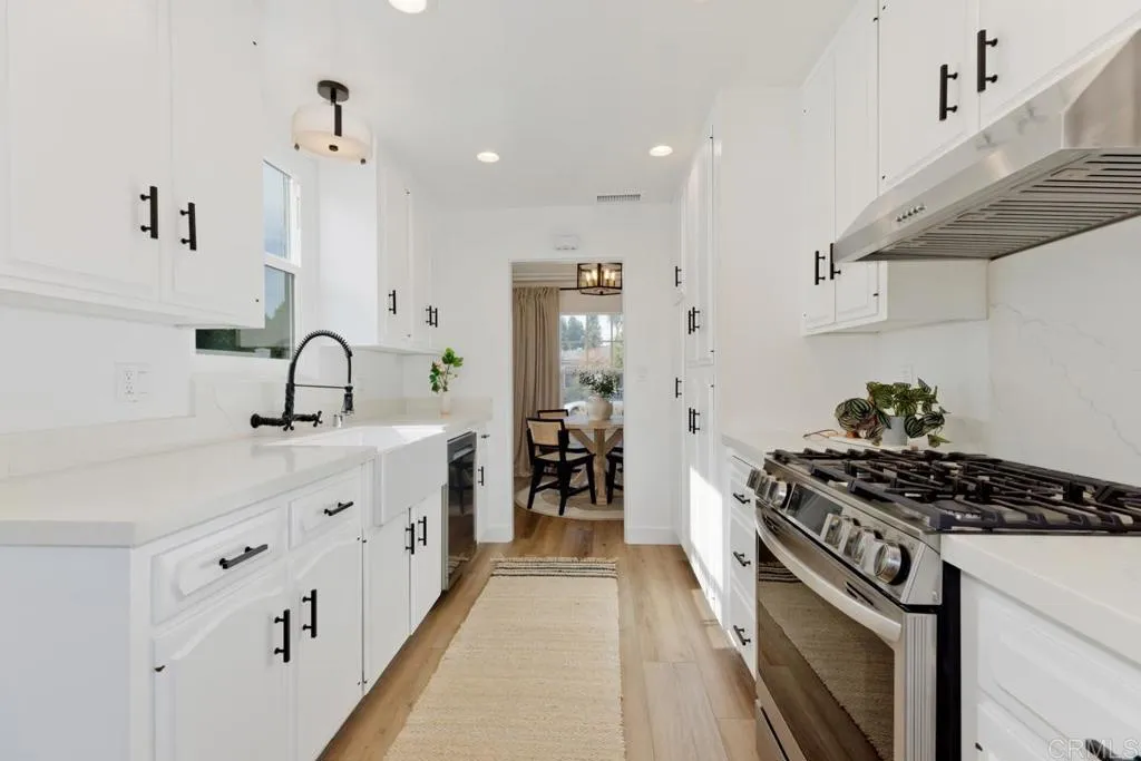 https://cdn.realtyfeed.com/cdn/127/306596461/61eb5fd77b4af432b1ccf6529875bd4b.webp