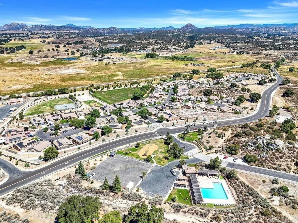 https://cdn.realtyfeed.com/cdn/127/306596474/3ba23af90c630fd9d03713599630a255.webp