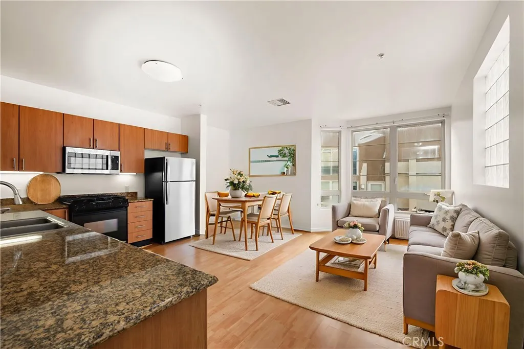 https://cdn.realtyfeed.com/cdn/127/306596523/18a8d140ddb0dff33885615d4eb01081.webp