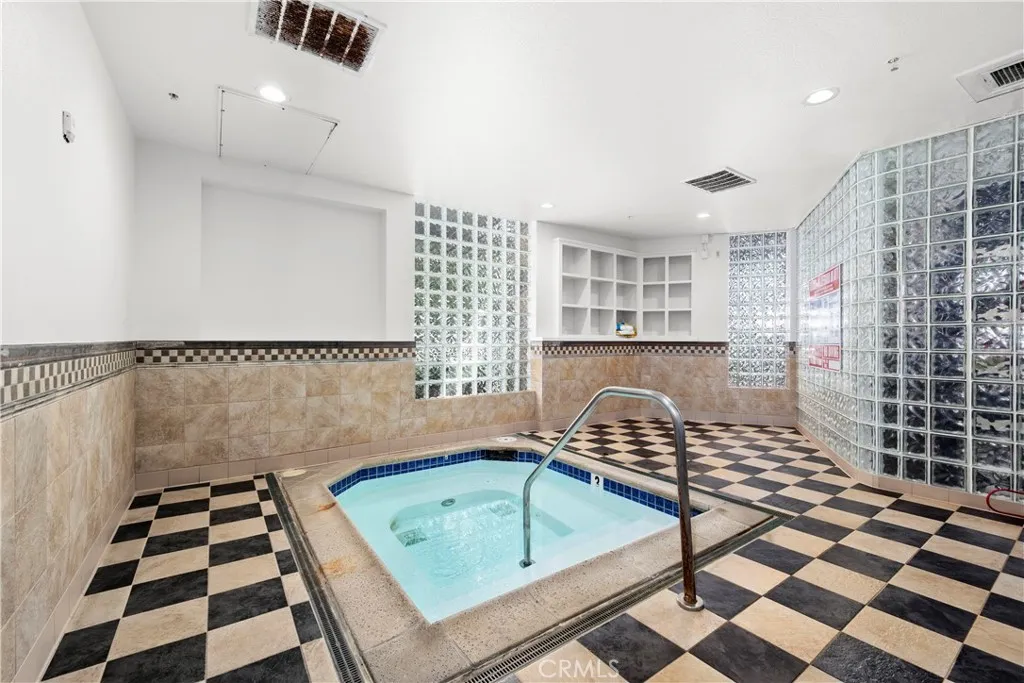 https://cdn.realtyfeed.com/cdn/127/306596523/e51ae285d93de061da3c61989935d602.webp