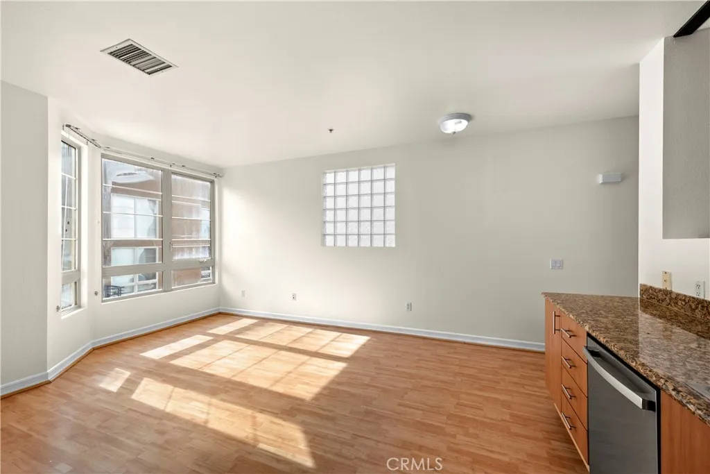 https://cdn.realtyfeed.com/cdn/127/306596523/f65db877e4e5e2076070d39200f5e4f1.webp