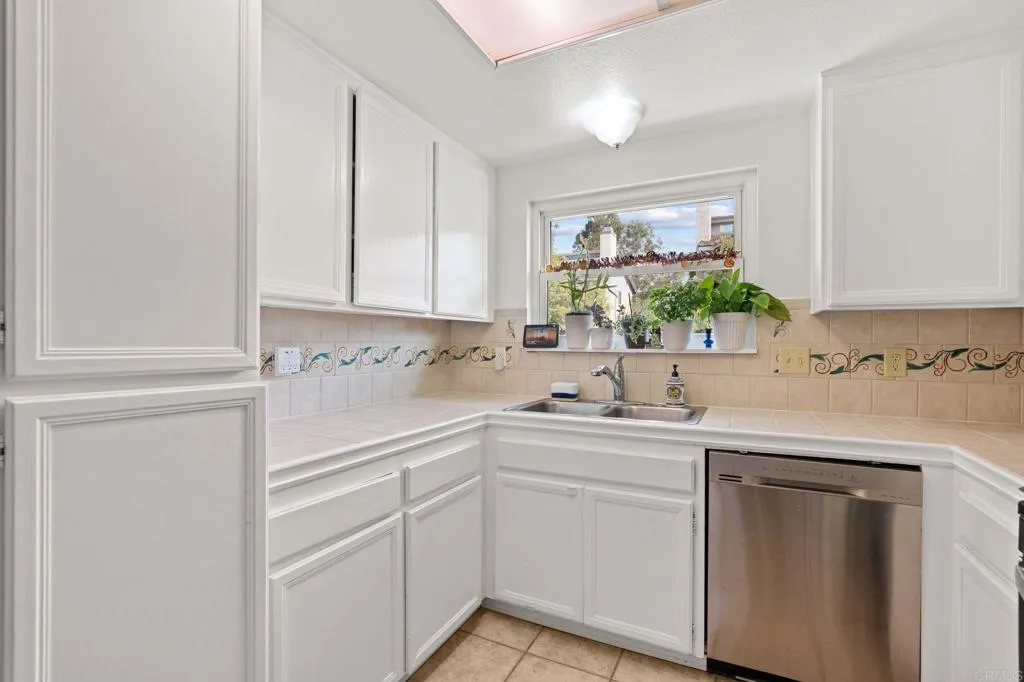 https://cdn.realtyfeed.com/cdn/127/306596535/10208688f96ce85a87927d549c22c1d1.webp