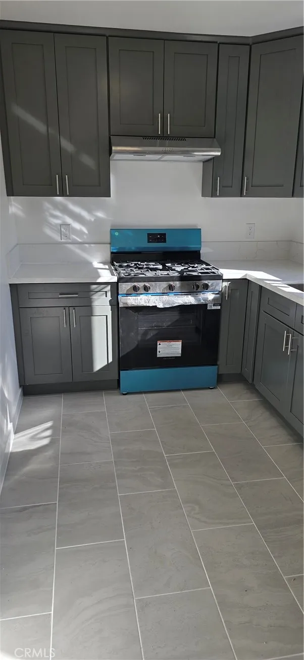 Los Angeles, CA 90011