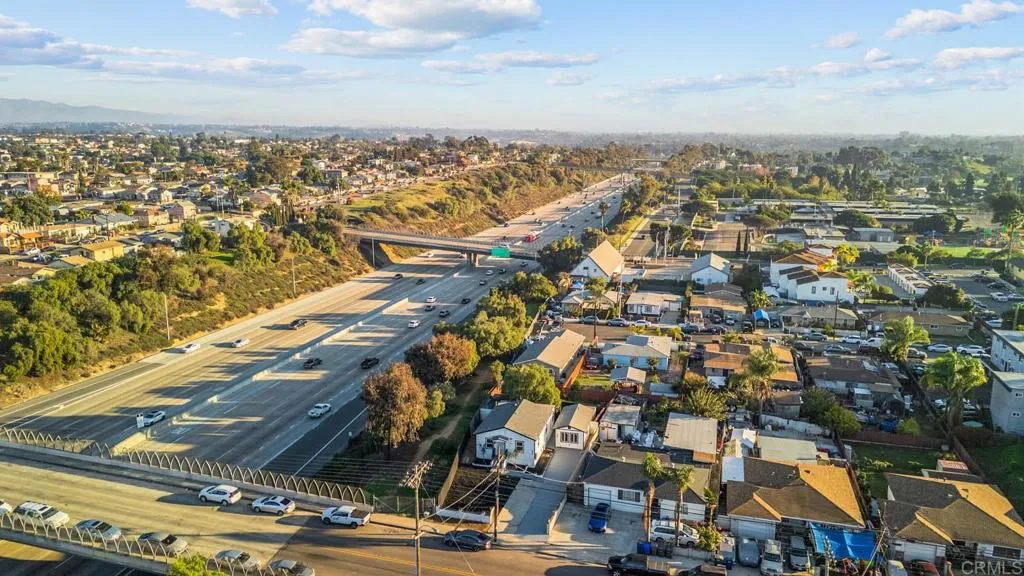 https://cdn.realtyfeed.com/cdn/127/306596605/27745709a0985e53d24c9f13009ee7d1.webp