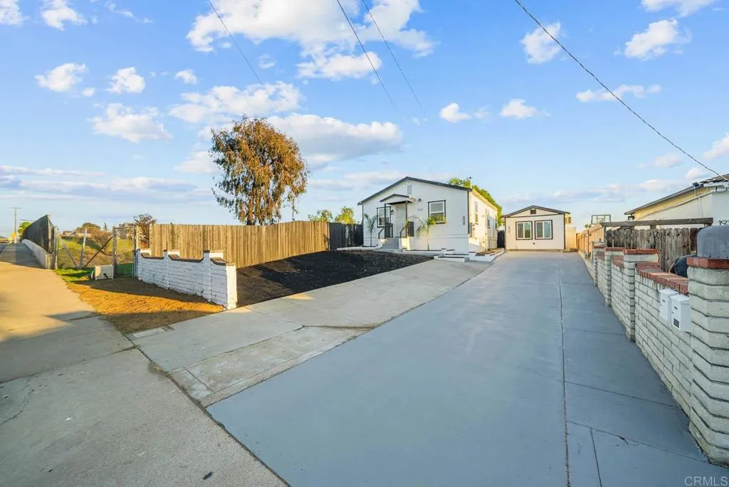 https://cdn.realtyfeed.com/cdn/127/306596605/6f4ac9f6496841807fd6255f29908c26.webp