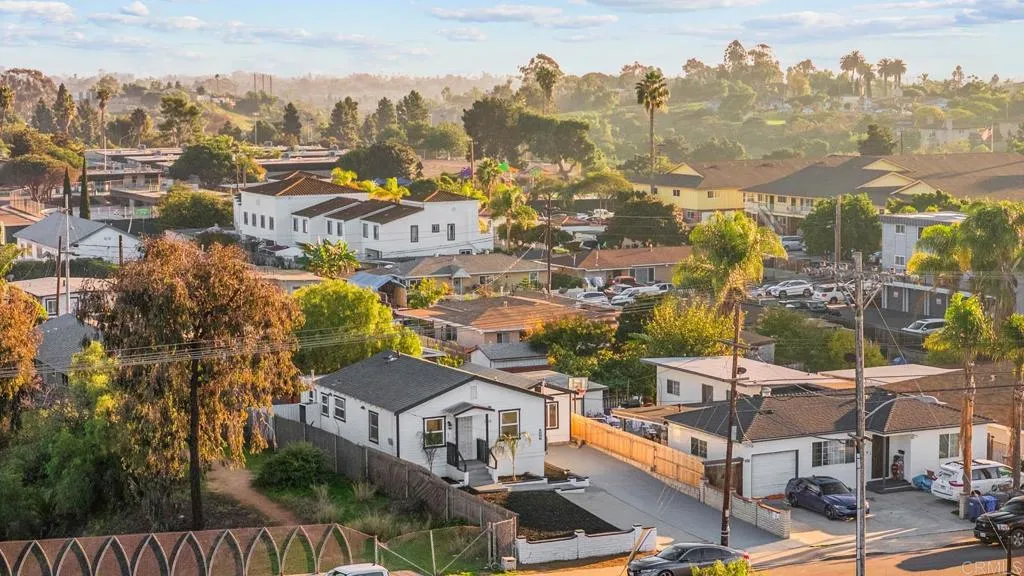 https://cdn.realtyfeed.com/cdn/127/306596605/70213a54b06535be13e1ccd81aeb073f.webp