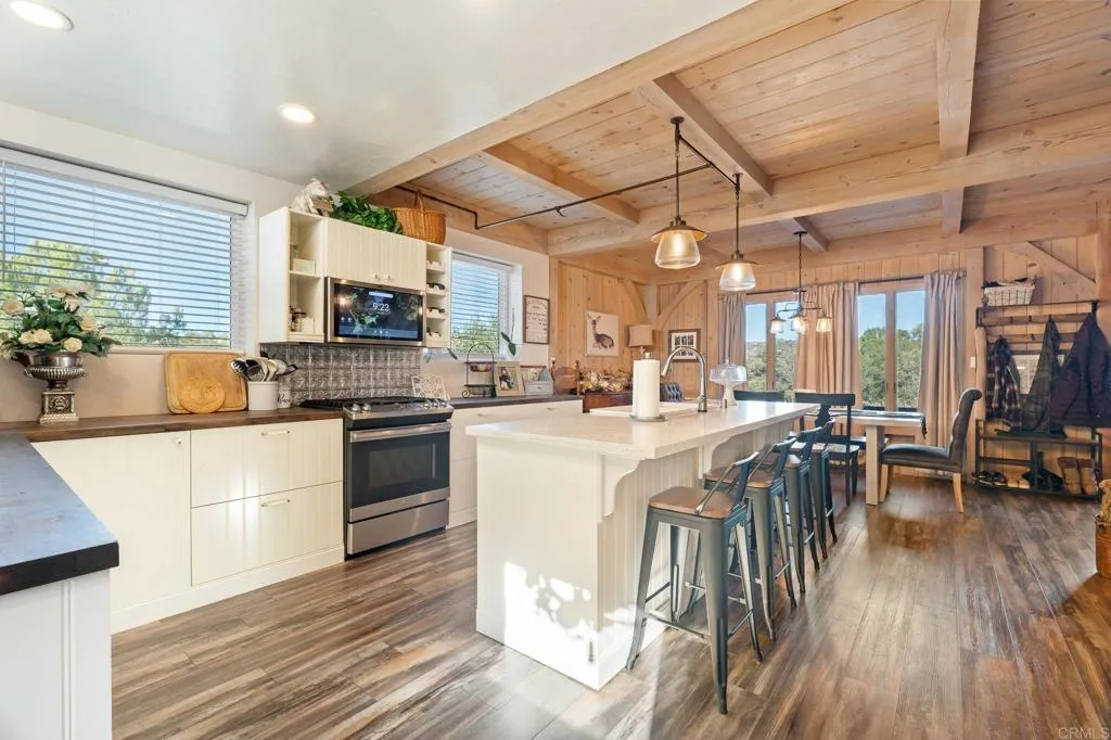 https://cdn.realtyfeed.com/cdn/127/306596659/2e70cf229017fc1e0cd2c9c82535fc14.webp