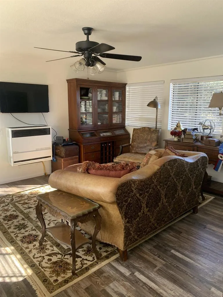 https://cdn.realtyfeed.com/cdn/127/306596659/81cdd30536326e534703ee710812ac0c.webp