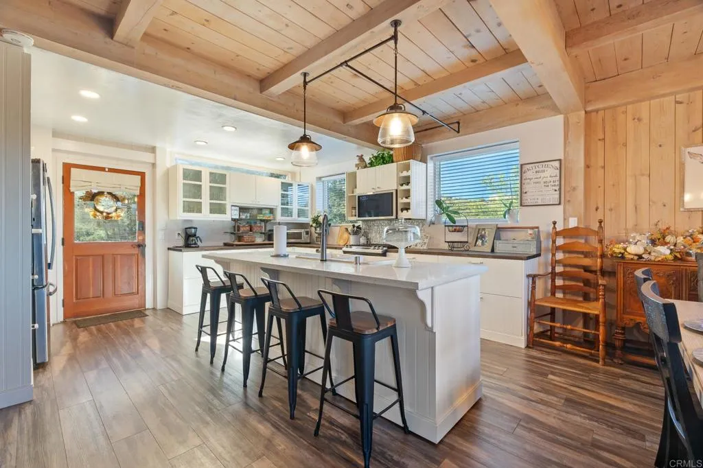 https://cdn.realtyfeed.com/cdn/127/306596659/8d60f40bacde669b779c6dfff13f5509.webp