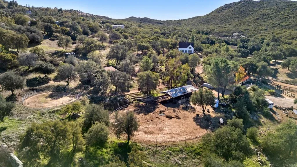 https://cdn.realtyfeed.com/cdn/127/306596659/b1b78eced482de05e331f24667a8f8a9.webp
