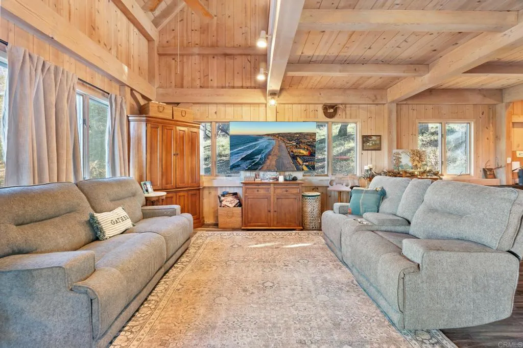 https://cdn.realtyfeed.com/cdn/127/306596659/d110e4f73fcd49a33e1469aa973c95c7.webp