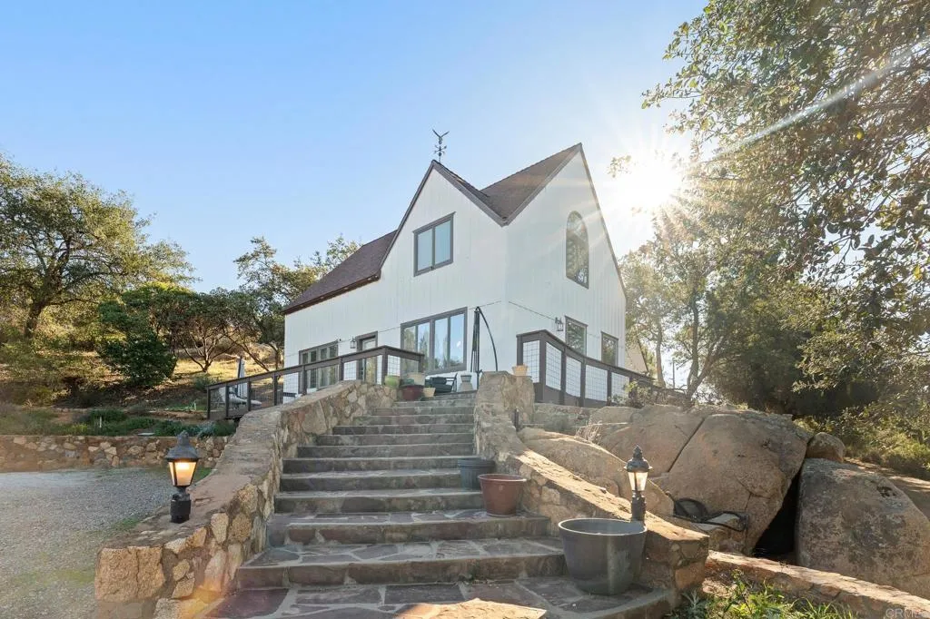 https://cdn.realtyfeed.com/cdn/127/306596659/e7e9f8e7cd040a17f1758ab8d2d90814.webp
