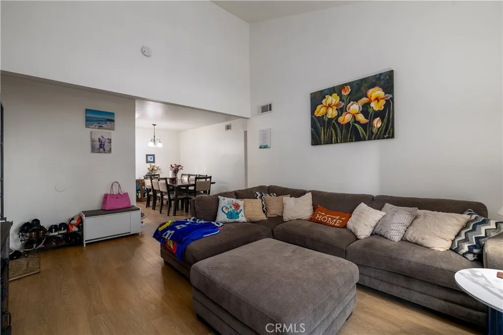 https://cdn.realtyfeed.com/cdn/127/306596660/2ac867b912338e1c34df10d0323691de.webp