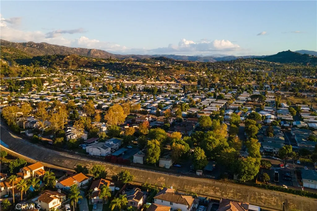 https://cdn.realtyfeed.com/cdn/127/306596660/abfda821f9a1a0f80a3531ecec4c89ce.webp