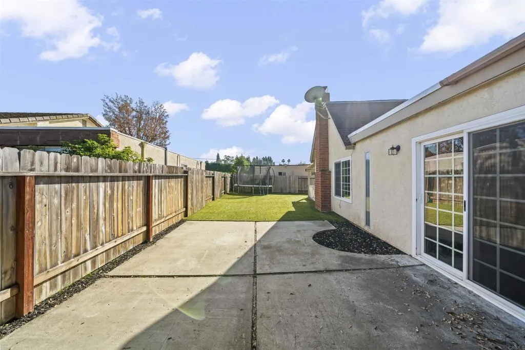 https://cdn.realtyfeed.com/cdn/127/306596691/a1f0beb41604915ce43e405267ccdab1.webp