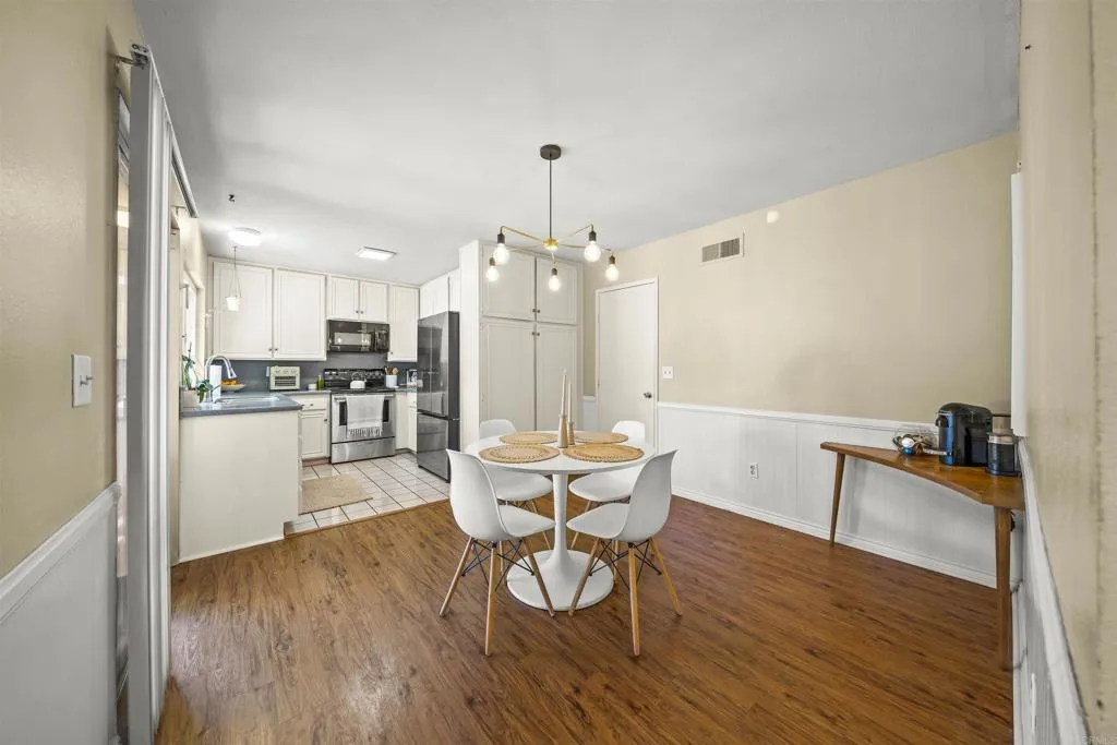 https://cdn.realtyfeed.com/cdn/127/306596691/af913164f921cb3627e835d868b825f1.webp