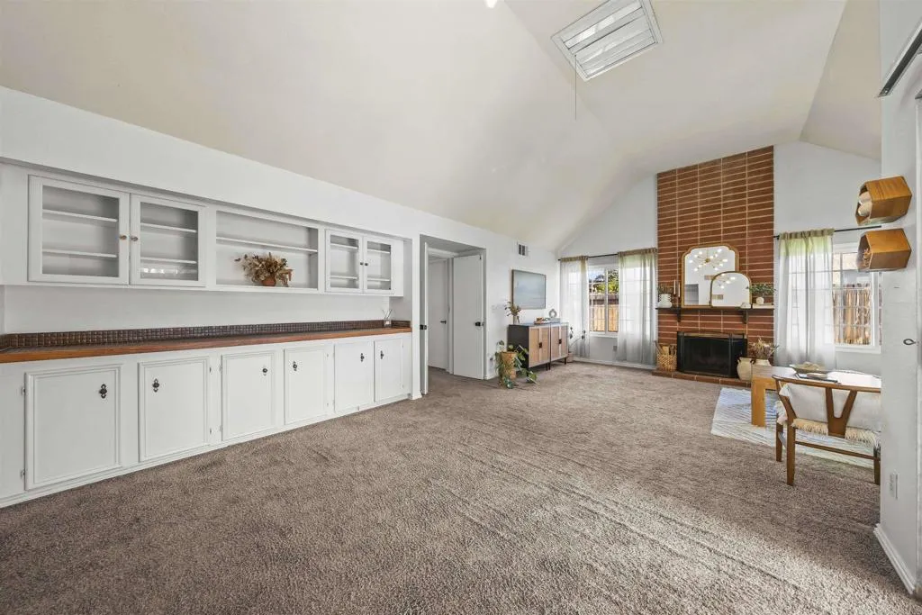 https://cdn.realtyfeed.com/cdn/127/306596691/cafa975bb21ae7b5b1203030e030445a.webp
