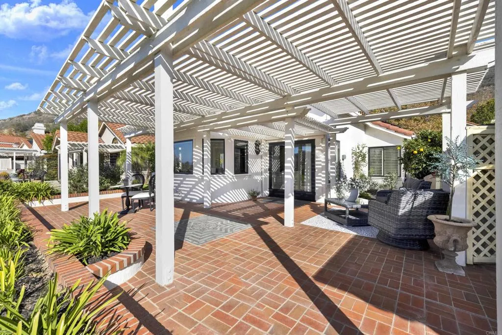https://cdn.realtyfeed.com/cdn/127/306596701/50327182568958bcb726543121a142c9.webp