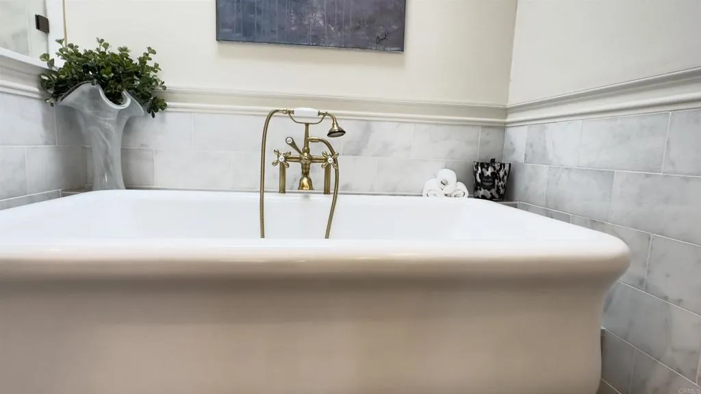 https://cdn.realtyfeed.com/cdn/127/306596701/55becc8c210d3b2083217d19ed0728f9.webp