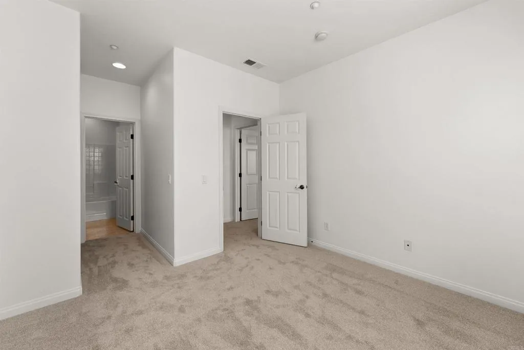 Photo #28: NDP2511167 Listing: Photo #28