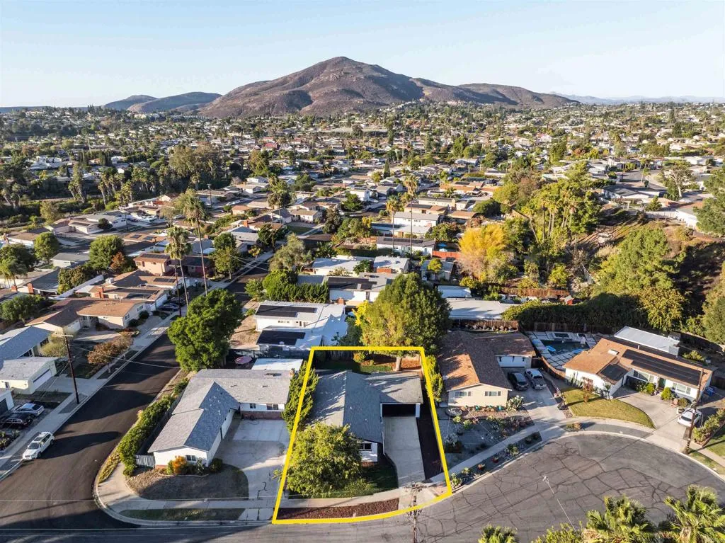 https://cdn.realtyfeed.com/cdn/127/306596920/30779cab7392c92fa1663bef2604a73f.webp