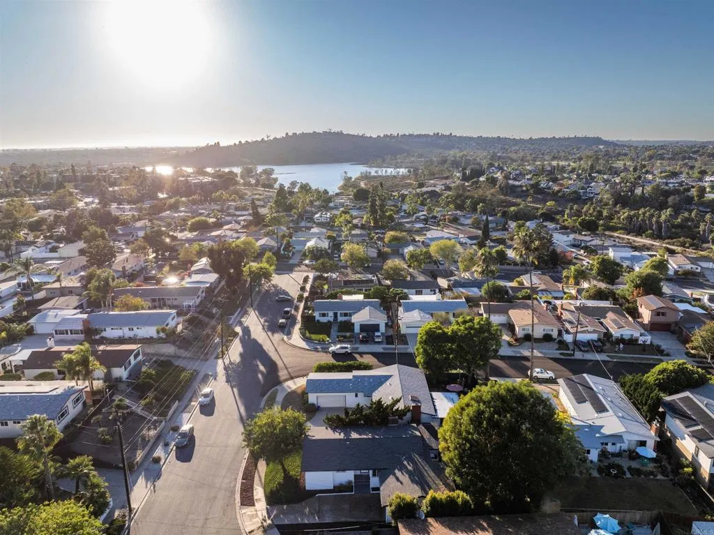 https://cdn.realtyfeed.com/cdn/127/306596920/6f02aec05e7ebf0709eb360aaa0f81fd.webp