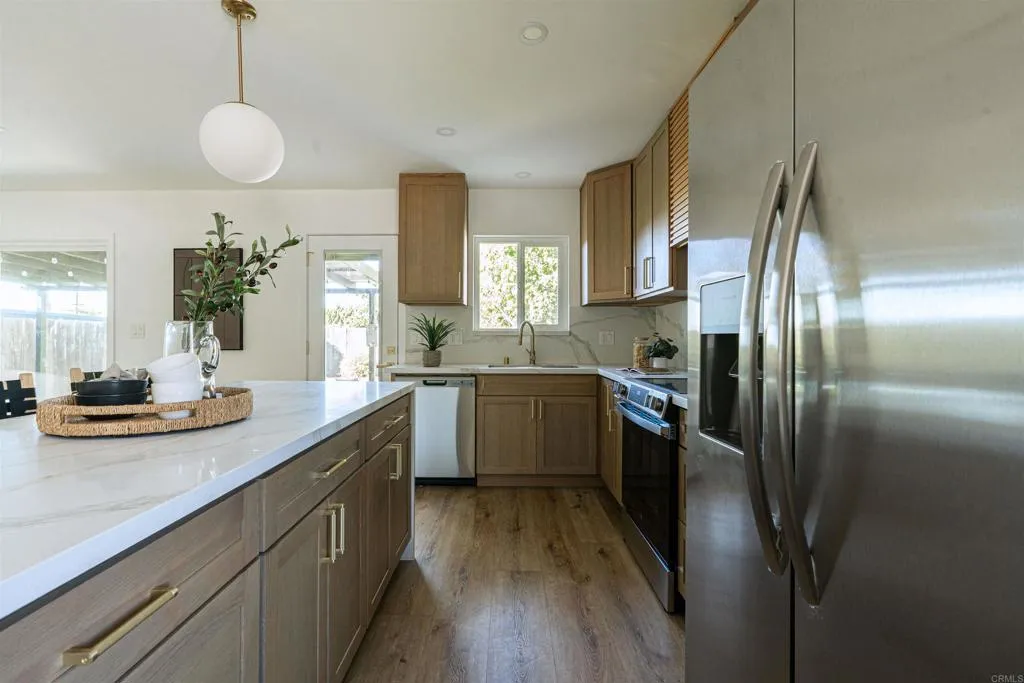 https://cdn.realtyfeed.com/cdn/127/306596920/d66d710605b63350bcb22db48e1d0bd4.webp