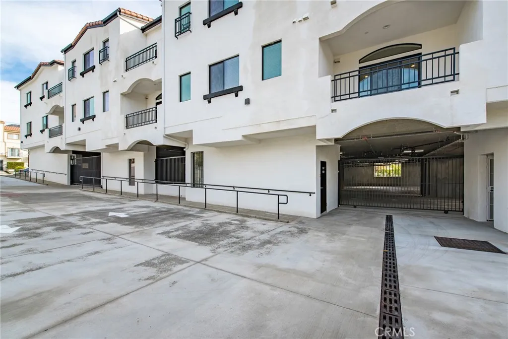 2340 Montrose Avenue Unit 303, Montrose, CA 91020 - Photo 4 of 35, Montrose, CA