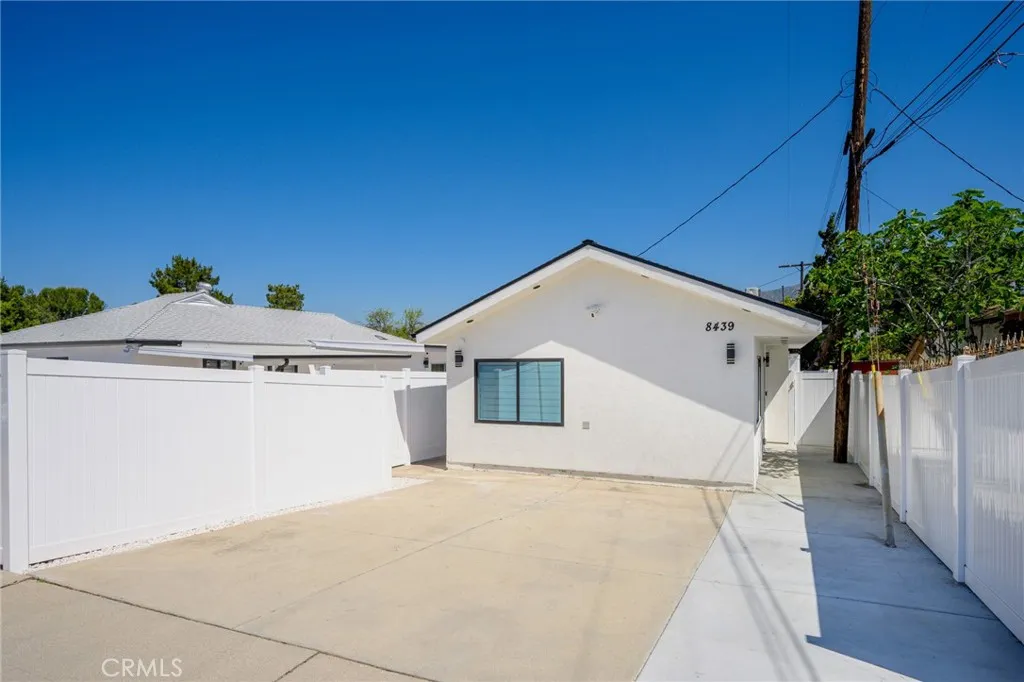 8439 Apperson Street, Sunland, CA 91040