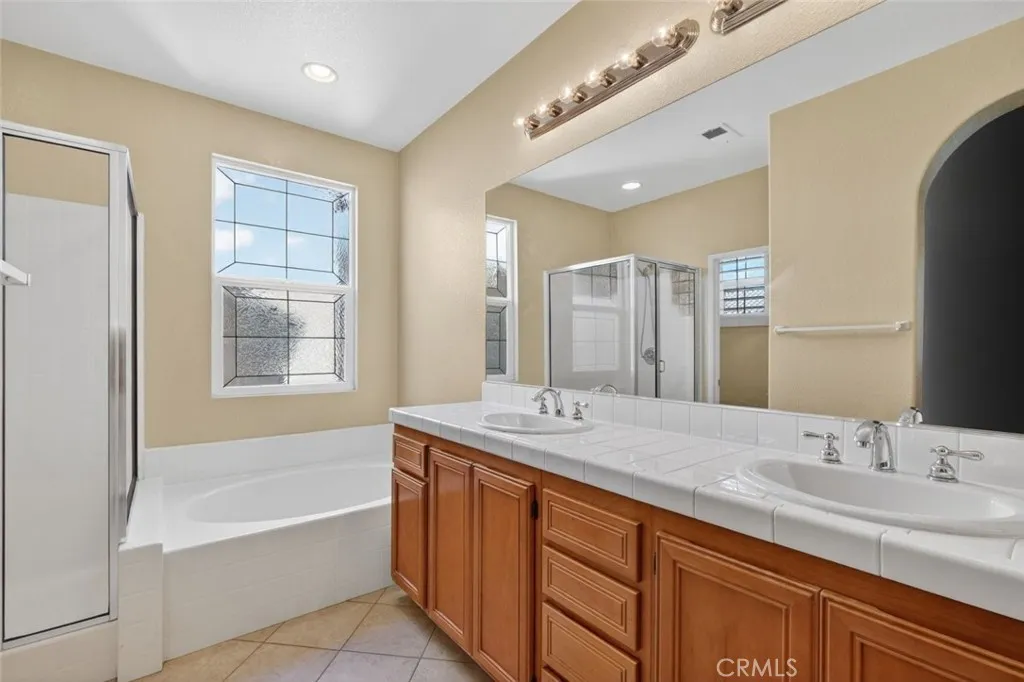 https://cdn.realtyfeed.com/cdn/127/306596942/6bc177c2bdb5277d6a833ea0aa661e02.webp