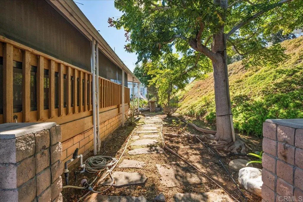 https://cdn.realtyfeed.com/cdn/127/306596988/67814a9f42198a0b5ca42c3c15ec7a72.webp