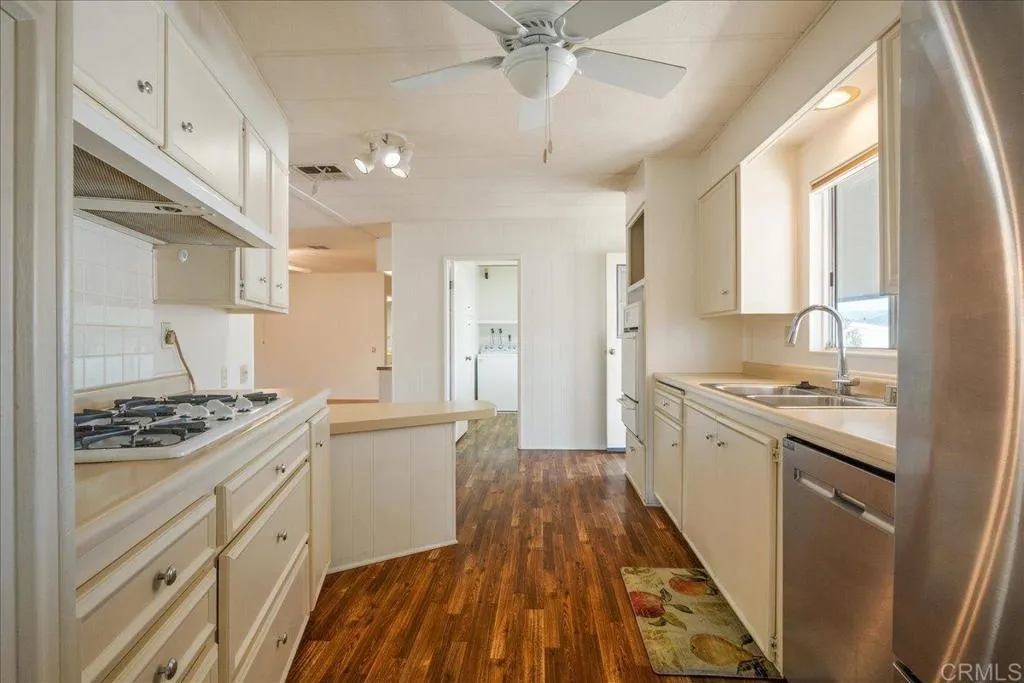 https://cdn.realtyfeed.com/cdn/127/306596988/78bc6c287ae76087db9af888c368d253.webp