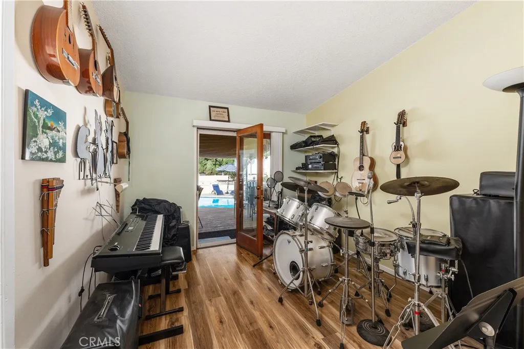 https://cdn.realtyfeed.com/cdn/127/306597070/3903baccf4298e13c3a213f6153b5e33.webp