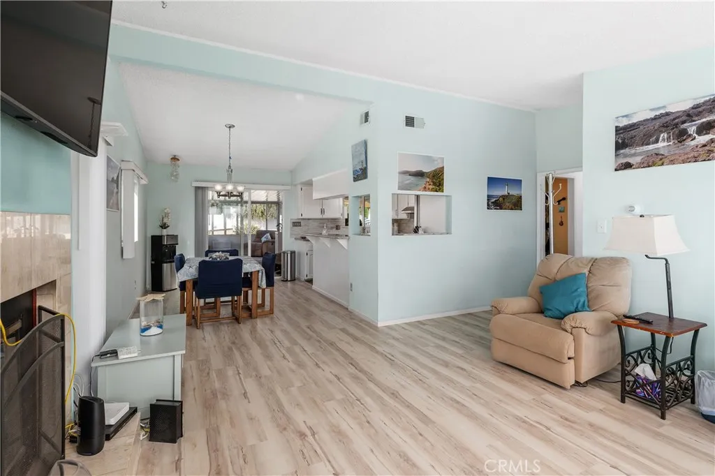 https://cdn.realtyfeed.com/cdn/127/306597070/88be2014f823932bdb3b3a0021f5f61a.webp